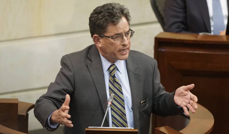 Ministro de Hacienda: Presidente del Congreso no tramitará moción de censura contra Carrasquilla