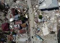 Impresionantes imágenes de los estragos del tsunami-terremoto en Indonesia