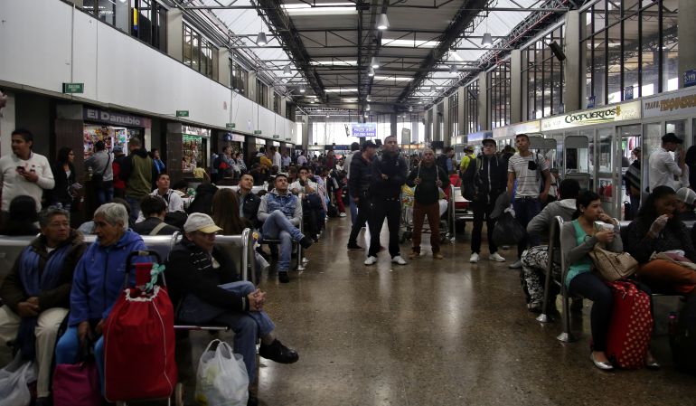 Dispositivos en carreteras y aeropuertos por semana de receso escolar