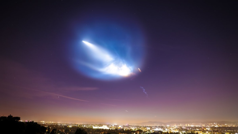 Invasión extraterrestres: Misteriosa luz durante el lanzamiento del SpaceX alarmó a espectadores