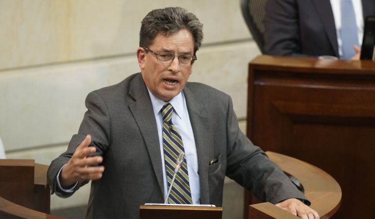 Bonos de Agua: Se hunde moción de censura contra Carrasquilla Bonos de Agua: Se hunde moción de censura contra Carrasquilla