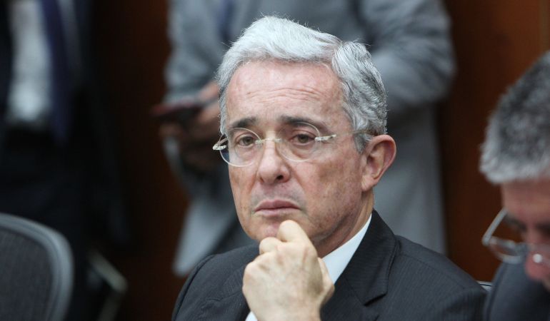 Uribe se autoproclama salvador de la agenda de Gobierno