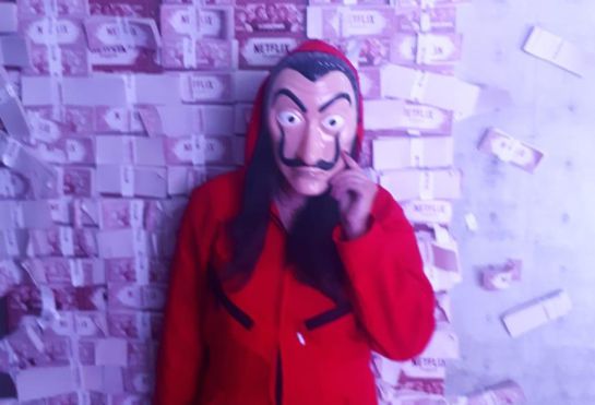 Los asistentes pueden vestirse con los 'monos' y las máscaras de Dalí que usan los personajes de la serie La casa de papel. Los asistentes pueden vestirse con los 'monos' y las máscaras de Dalí que usan los personajes de la serie La casa de papel.