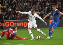 Mbappé salvó a Francia de caer derrotado ante Islandia