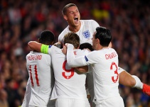 Inglaterra devuelve el golpe a España tras vencerla en un partidazo