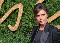 Victoria Beckham culpa a Elton John de la decisión de dejar las Spice Girls