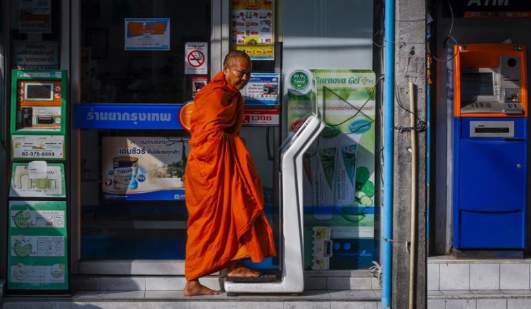Alimentación de monjes: La mala alimentación está engordando a los monjes de Tailandia