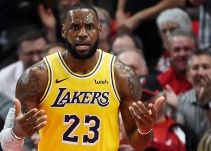 Debut de James en Los Angeles con expulsiones y derrota; ganan Raptors