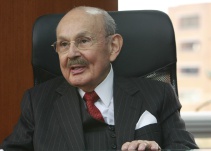 A los 96 años murió el exministro de Hacienda Abdón Espinosa