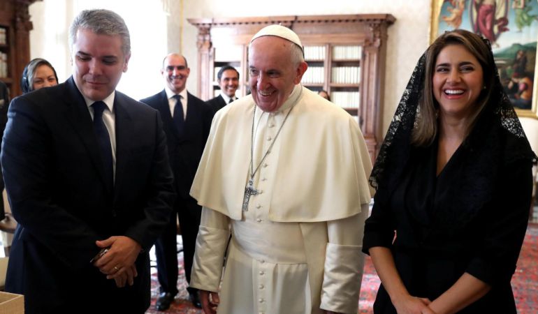 En sus manos está la unión de Colombia: Papa a Duque