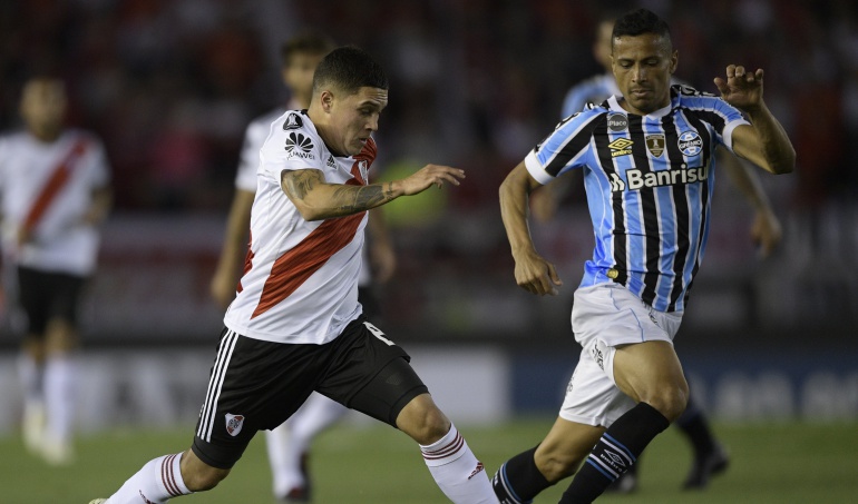 river plate quintero borre gremio libertadores: Quintero y Borré no pudieron evitar la derrota de River Plate ante Gremio