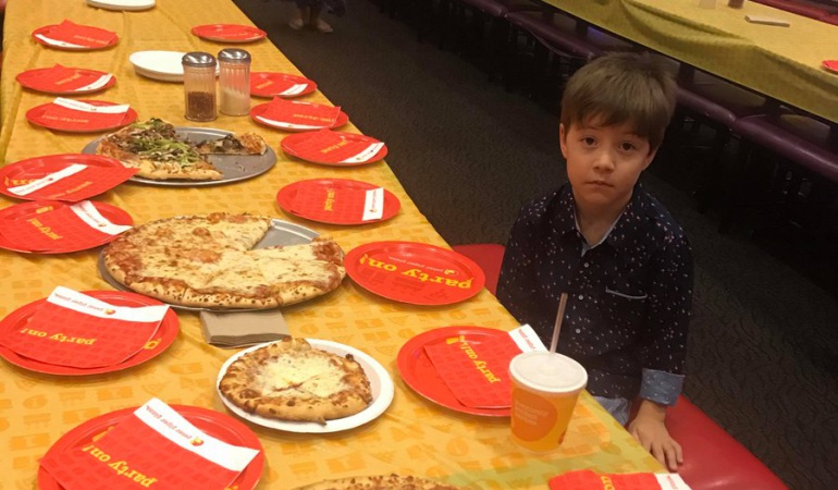 Dejan plantado a niño de 6 años en su fiesta