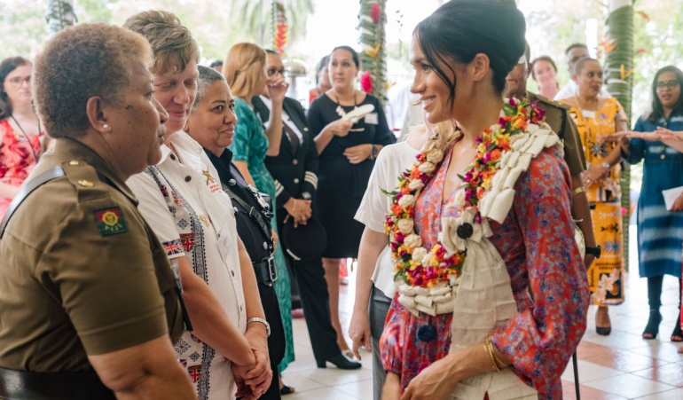 Meghan Markle tuvo que ser escoltada para salir de un supermercado