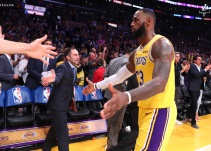 Los Lakers ganan nuevamente y empiezan a encontrar su juego