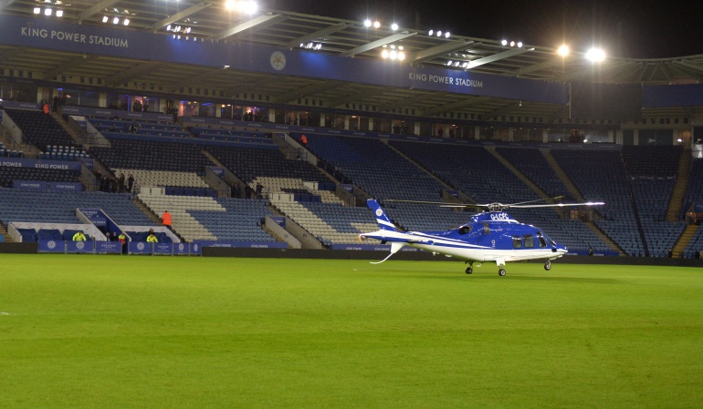 leicester helicoptero estadio king power stadium: Se estrelló helicóptero del dueño del Leicester City tras salir del estadio