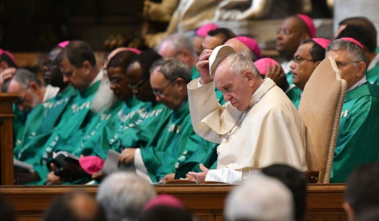 Obispos recomiendan favorecer acogida de homosexuales en la Iglesia