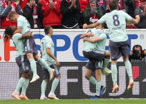 Bayern Múnich pasa a octavos tras sufrir ante un equipo de cuarta división