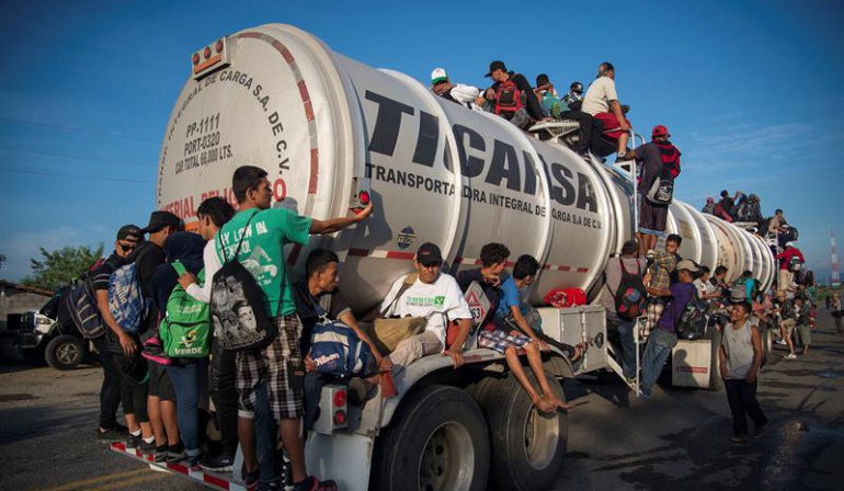 Trump anuncia "ciudades de carpas" para los migrantes de la caravana