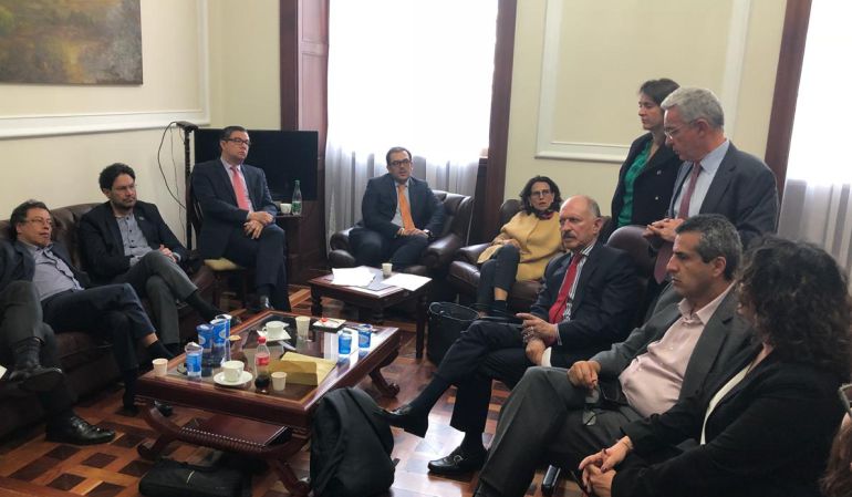 sala especial para militares.: Ni Uribe logra salvar la sala especial para militares en la JEP
