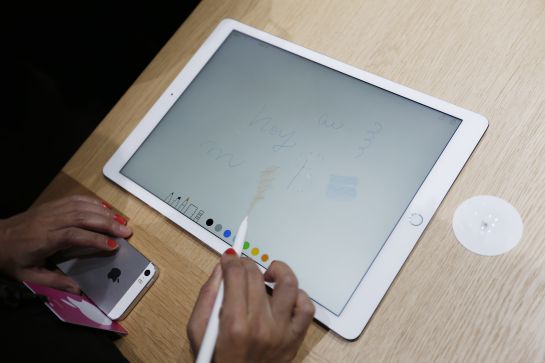 El aparato lo podrá usar con el iPad Pro y demás, será posible interactuar con él mediante gestos. El aparato lo podrá usar con el iPad Pro y demás, será posible interactuar con él mediante gestos.