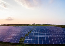 Científicos crean paneles solares que generan electricidad e hidrógeno