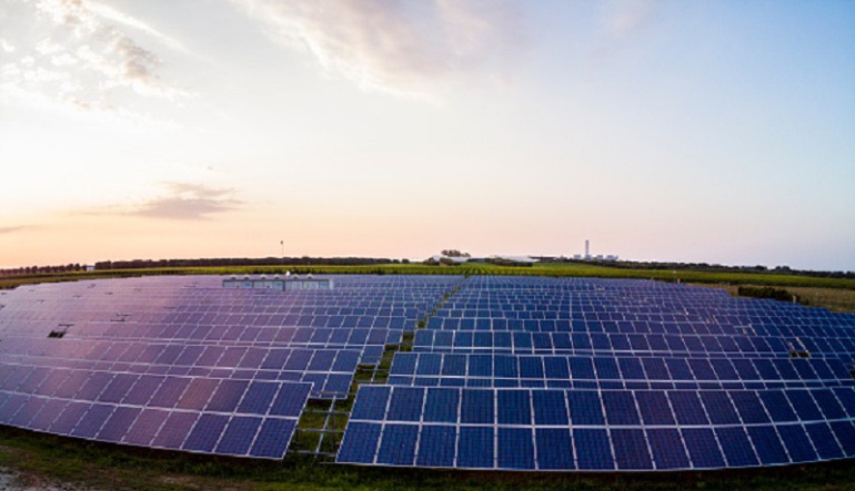 Imagen de referencia, paneles solares