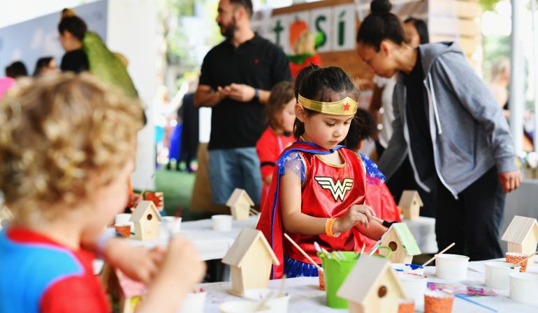 ¡Qué miedo! Niña luce un aterrador disfraz
