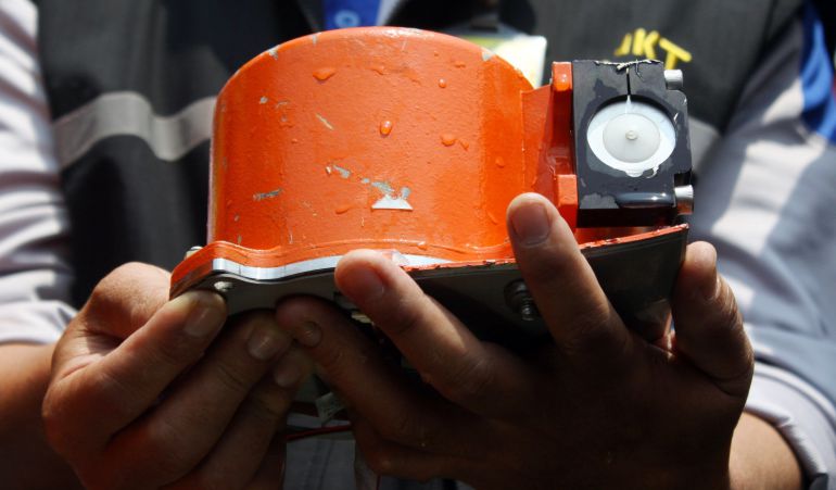 Indonesia: Encuentra una caja negra de avión accidentado en Indonesia