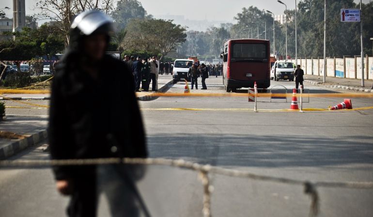 Ataque autobús: Al menos 7 muertos y 14 heridos en un ataque contra coptos en sur de Egipto