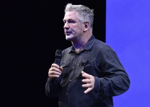 Por agredir a un hombre, Alec Baldwin fue detenido en New York