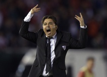 Conmebol castiga a Gallardo y lo priva de ingresar a los estadios