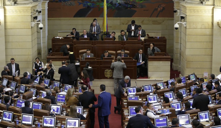 Salario congresistas.: Reducción de salarios a congresistas se hundió por falta de trámite