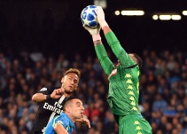 Ospina y dos invictos frente al PSG con Napoli