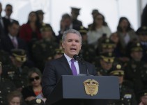 Duque pide a MinInterior mensaje de urgencia para proyectos atrasados