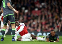La espeluznante lesión de Welbeck con el Arsenal en la Europa League