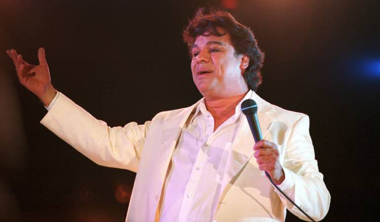El exmánager del cantante aseguró que el ‘Divo de Juárez’ está vivo y que reaparecerá en los próximos meses.