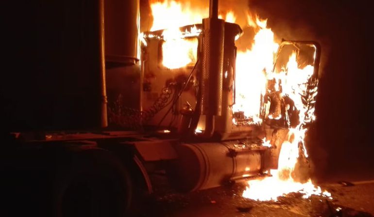 Una mujer herida y vehículos incinerados deja ataque del ELN en el Cesar