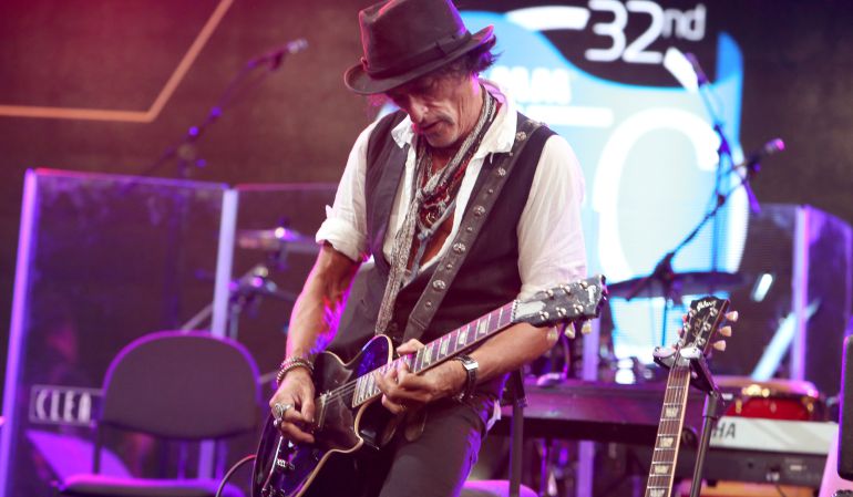 Joe Perry de Aerosmith es llevado de urgencias a hospital en Nueva York