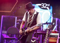 Joe Perry de Aerosmith es llevado de urgencias a hospital en Nueva York