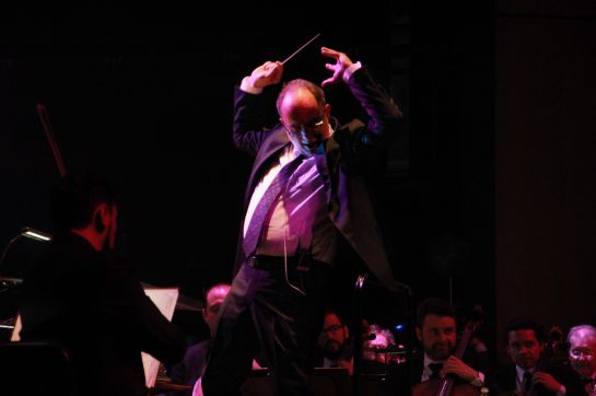 Paul Dury dirigiendo a la Orquesta Sinfónica Nacional. Paul Dury dirigiendo a la Orquesta Sinfónica Nacional.