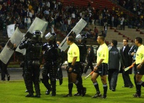Dimayor suspendió a un hincha por 12 meses tras agredir a un árbitro