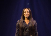 Demi Lovato arremete contra los falsos amigos