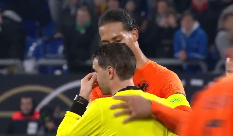 Ovidiu Hategan y el holandés Virgil Van Dijk