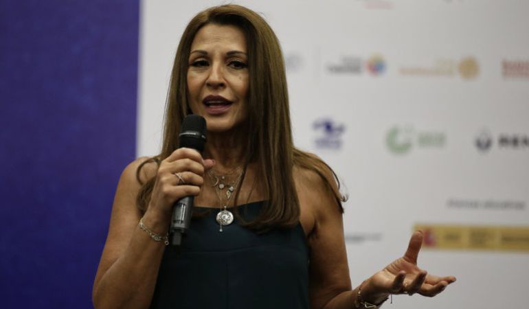 El fuerte coqueteo de Amparo Grisales con un participante