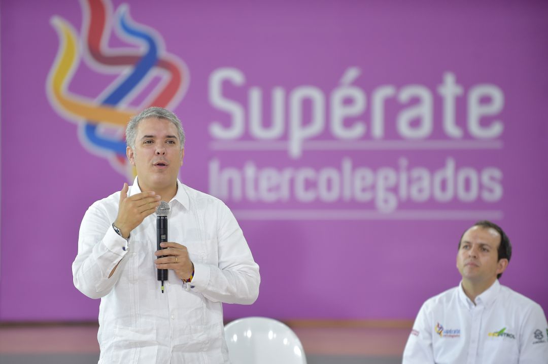 Duque: "Colombia debe enderezar" tras controversia por frase de Uribe
