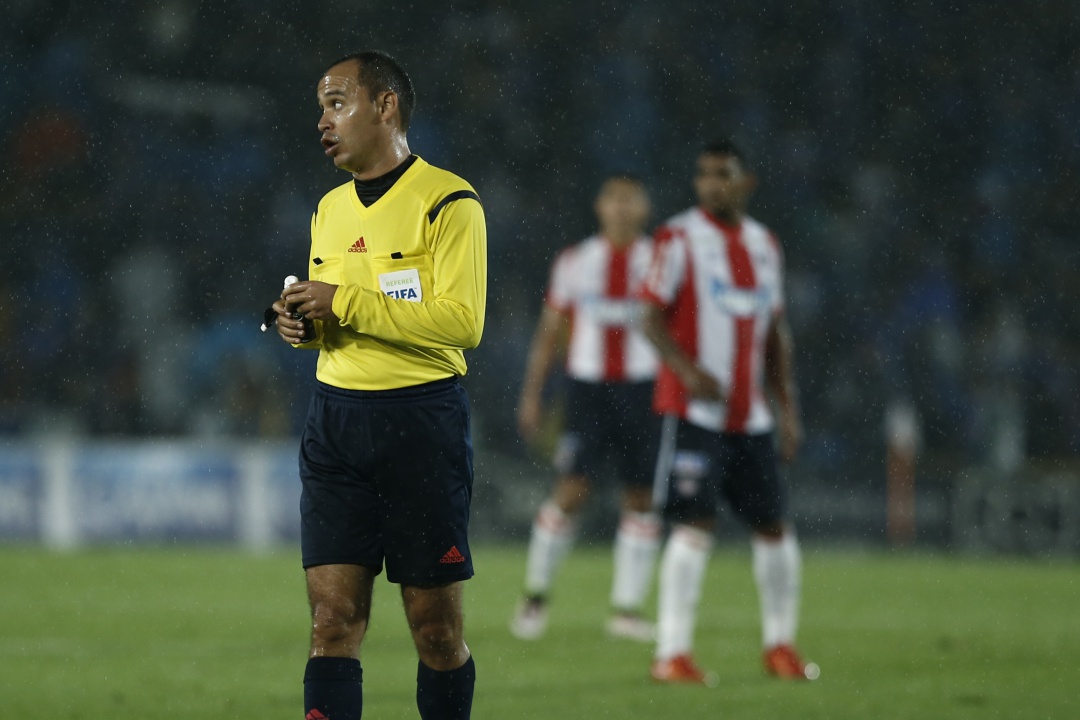 Árbitros semifinales Liga Águila: Definidos los árbitros para las semifinales de vuelta de la Liga Águila