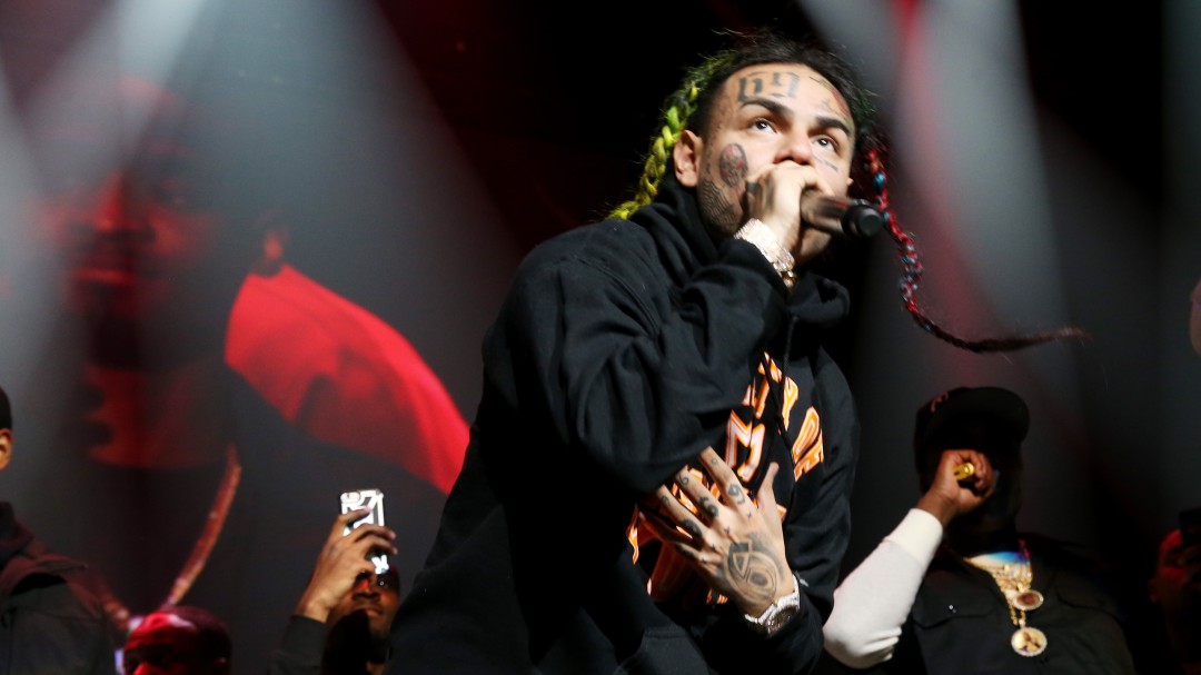 El rapero 6ix9ine podría pasar mucho tiempo en prisión