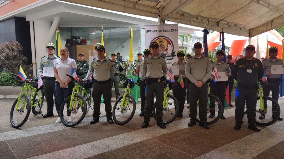 Policías bilingües en Tolima: Policías bilingües estarán en Tolima durante temporada de fin de año