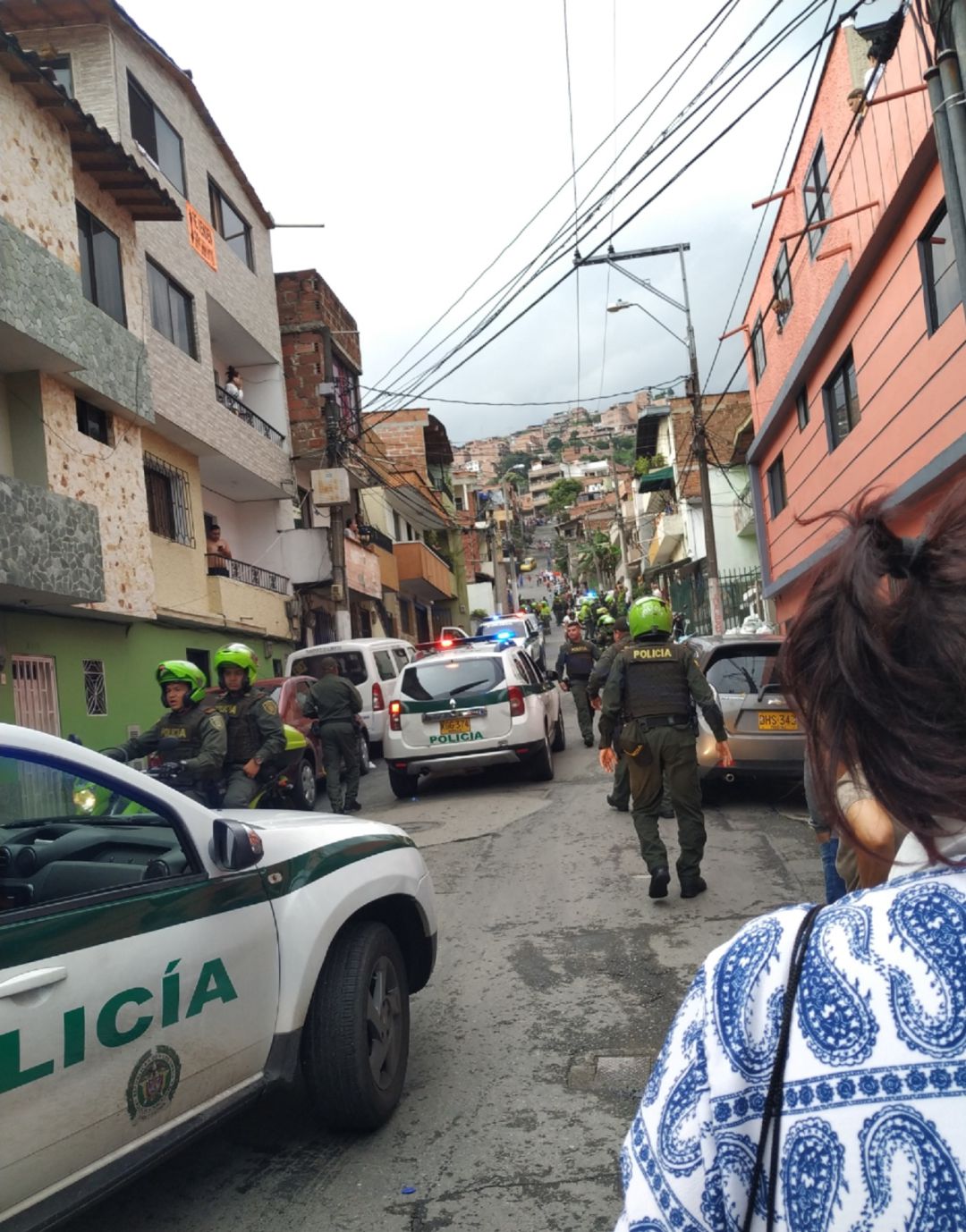 GRANADA, COMUNA TRECE, MEDELLÍN, HERIDOS, MUERTO, MENOR: Un menor muerto y dos heridos por detonación de una granada en la comuna 13
