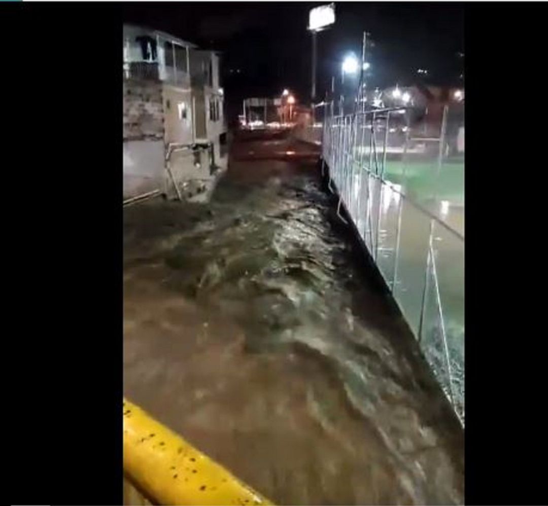 BELLO, DESBORDAMIENTO, QUEBRADA, LLUVIAS, DAMINIFICADOS: Una quebrada se desbordó y dejó 24 personas damnificadas en Bello